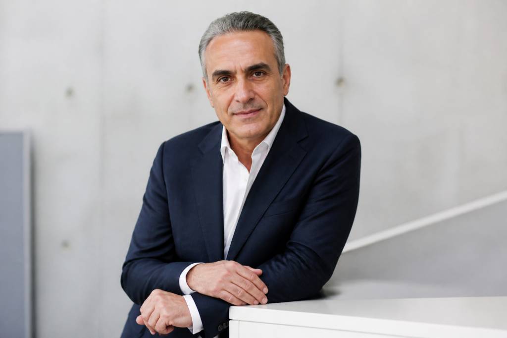 Ardavan Amir Aslani religion : parcours, croyances et analyse de ses prises de position